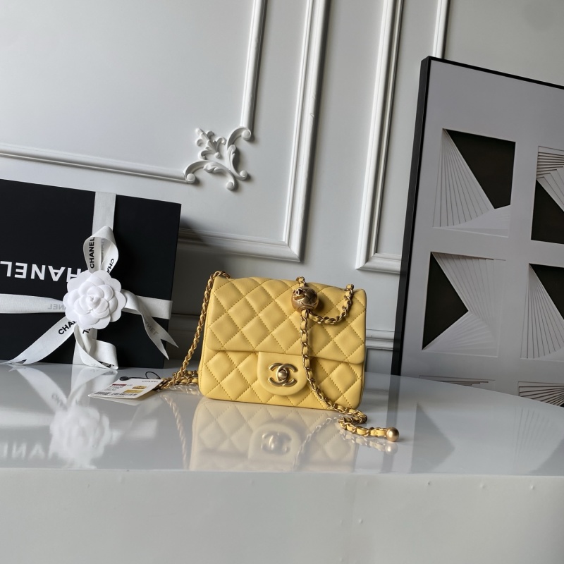 Желтая сумка через плечо с цепочкой Chanel