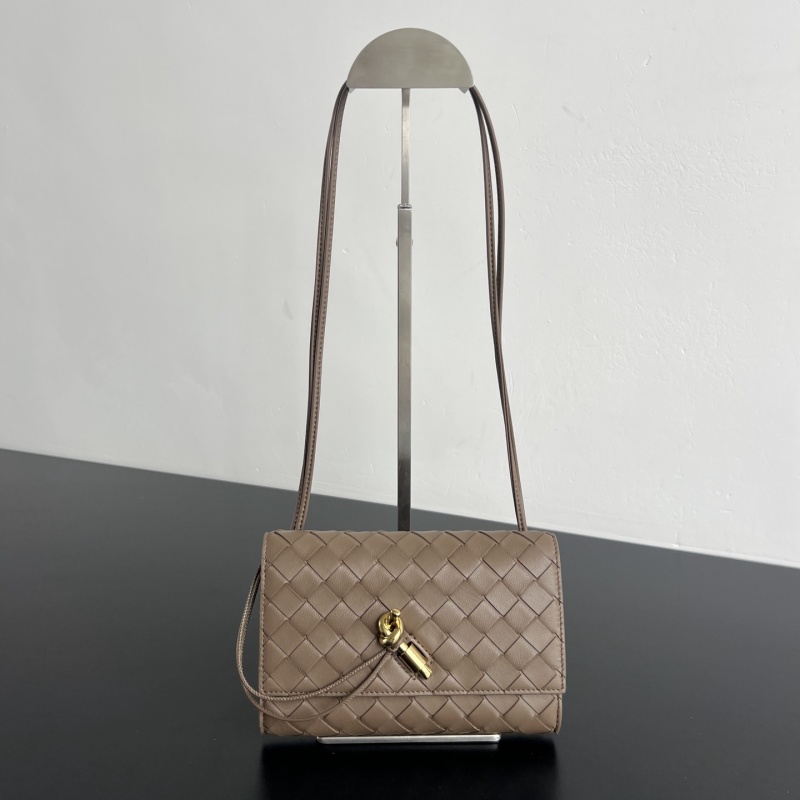 Женская плетеная сумка Bottega Veneta Andiamo