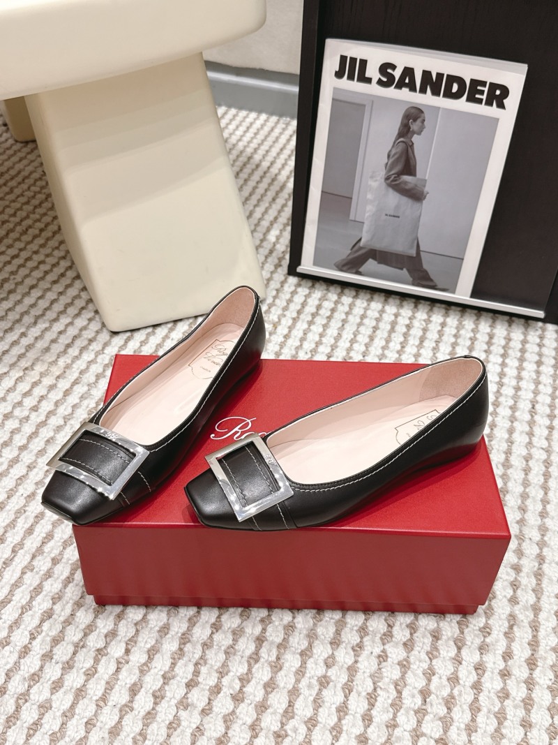 Женские туфли на плоском ходу с металлической пряжкой Roger Vivier