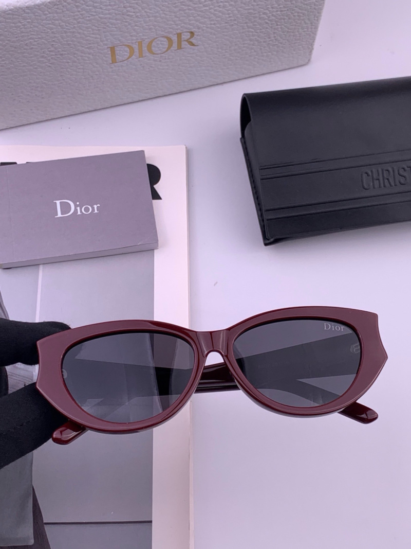 Солнцезащитные очки женские, цвет бордовый, модель CD7820 Dior