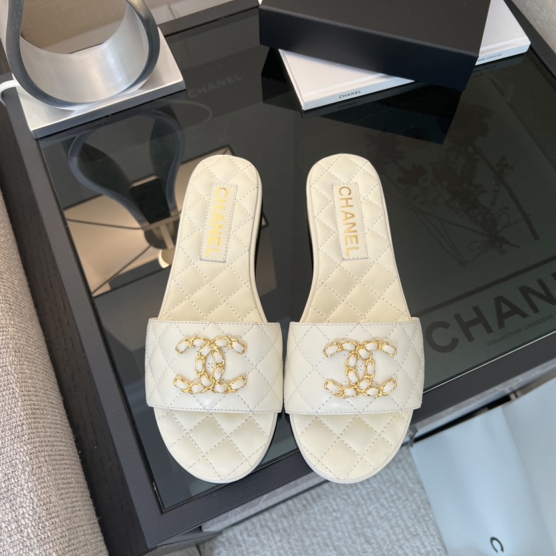 Женские кожаные сандалии с декоративным логотипом Chanel