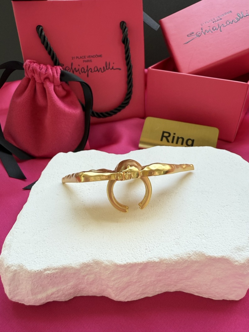 Золотистое кольцо в виде птицы Schiaparelli