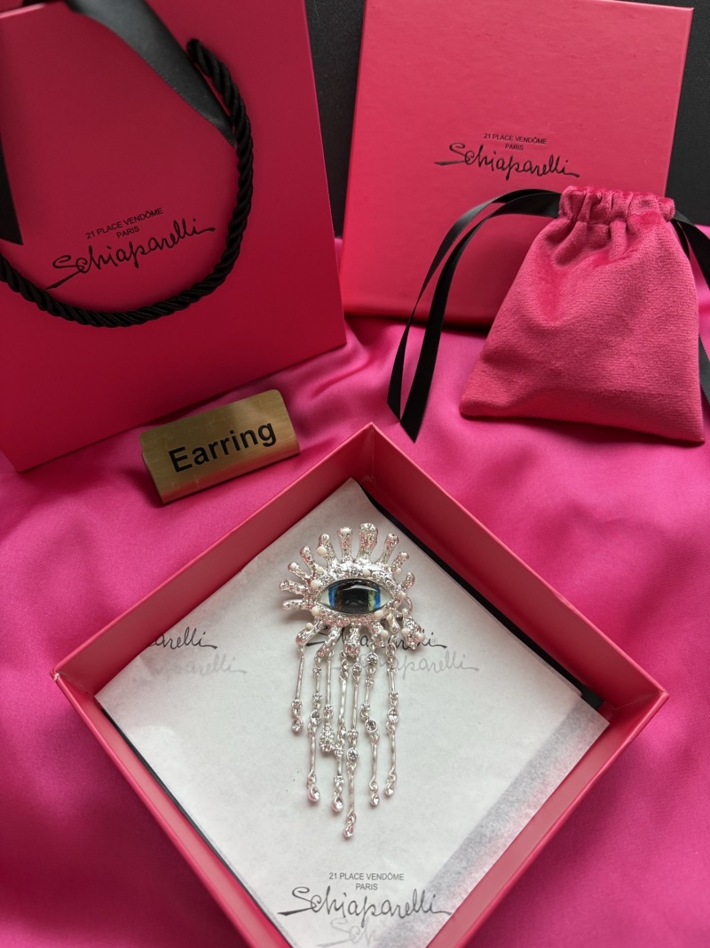 Брошь Schiaparelli с глазом