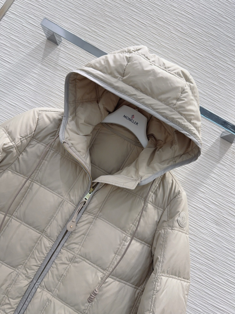 Пуховик Moncler
