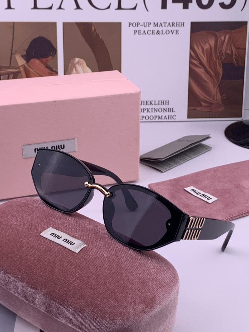 Солнечные очки Miu Miu модель M7350