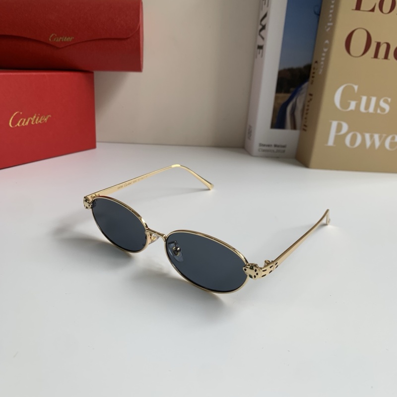 Солнцезащитные очки с овальной золотистой оправой и темными линзами Cartier