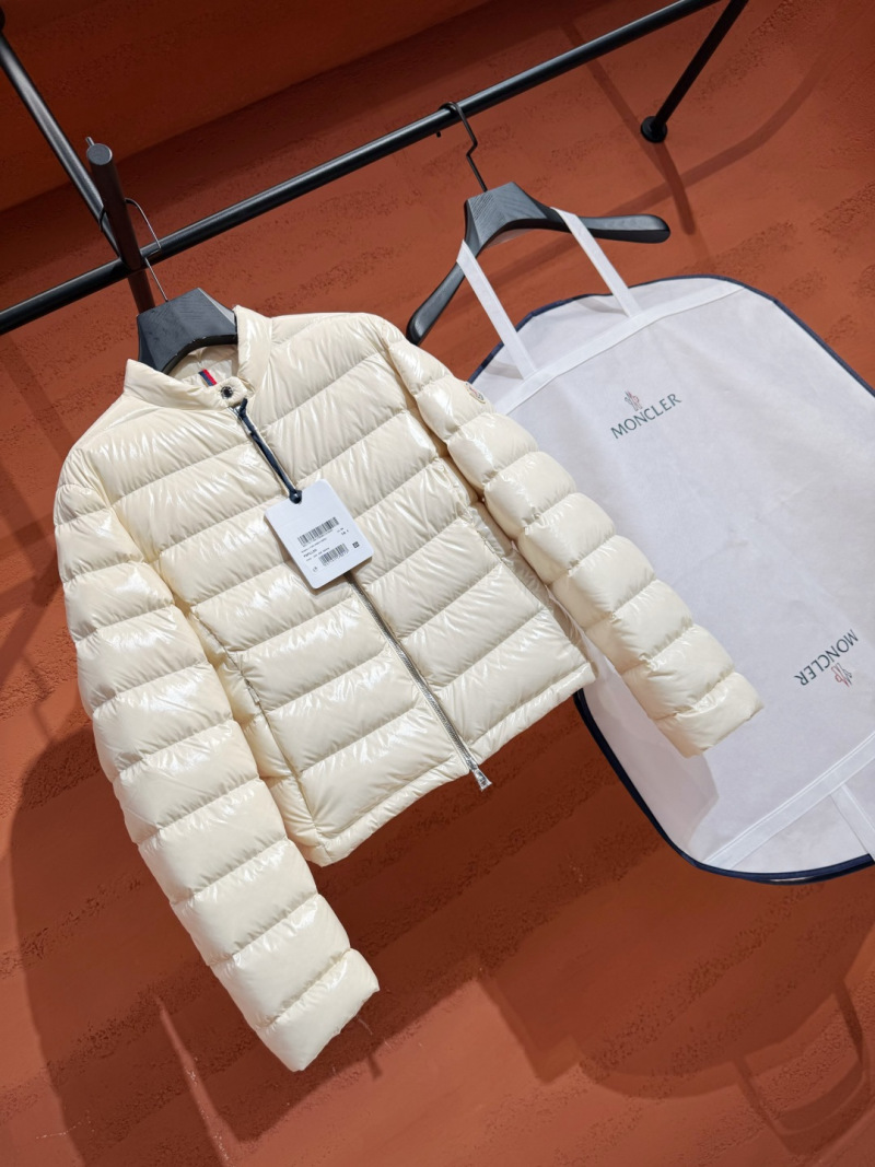 Пуховик Moncler
