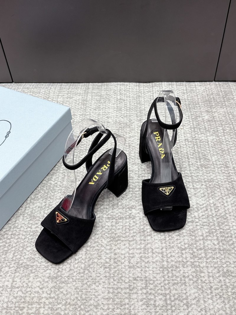 Женские туфли Prada на шпильке с открытым носом
