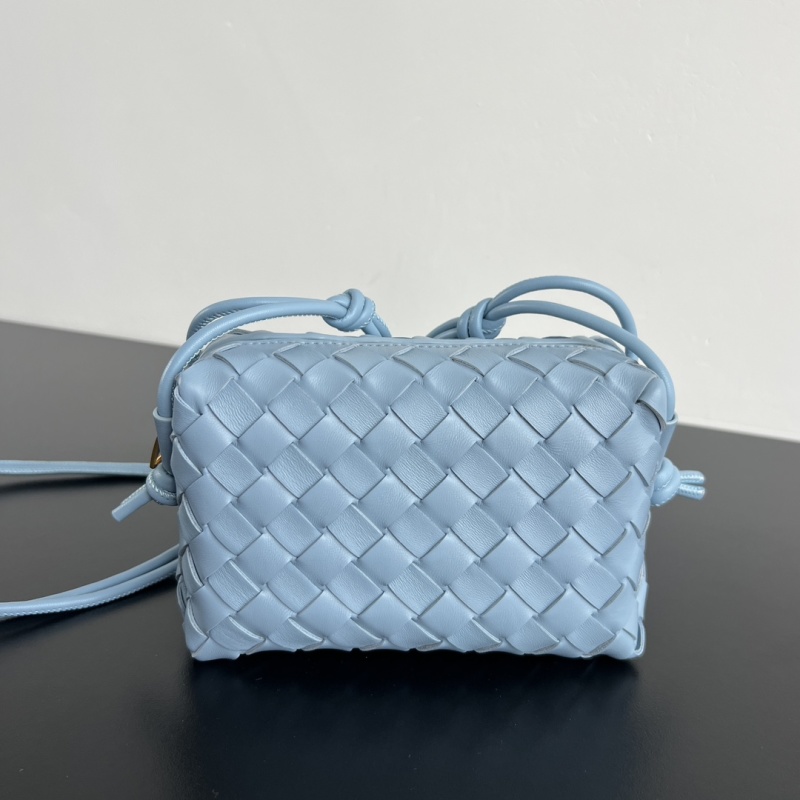 Плетеная косметичка Bottega Veneta
