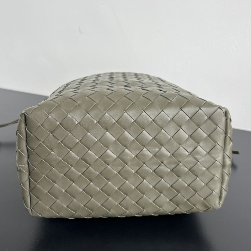 Сумка-мешок Bottega Veneta с плетением Intrecciato
