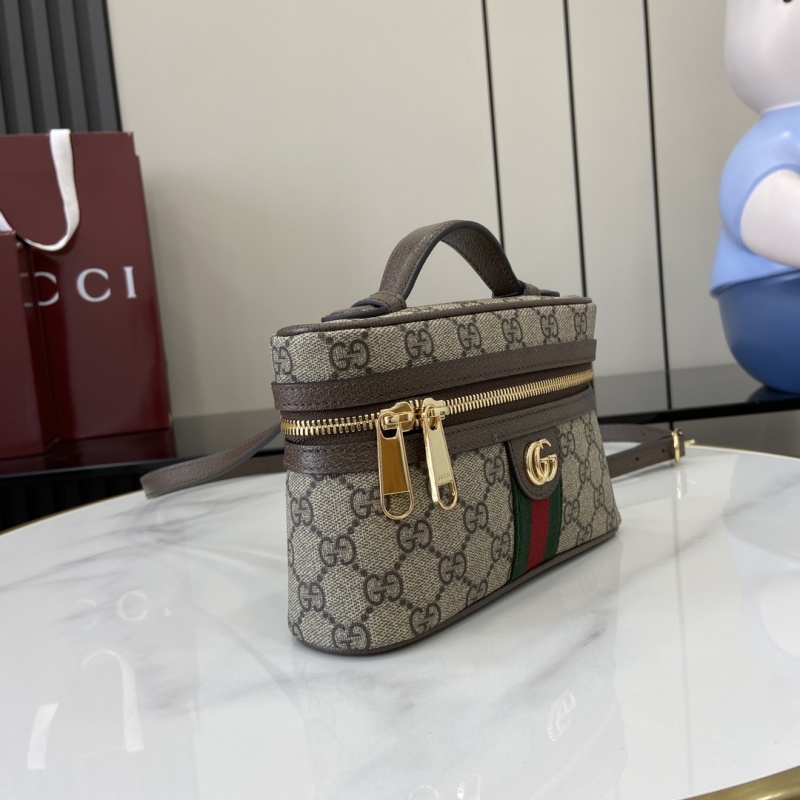 Сумка Gucci с монограммой и ремешком