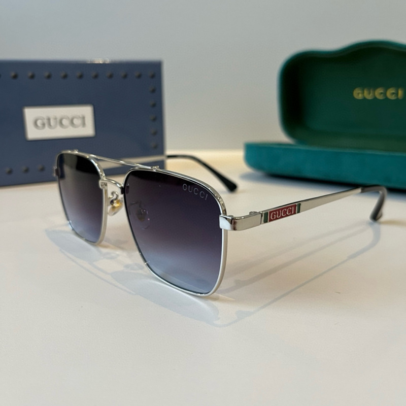 Солнцезащитные очки Gucci в металлической оправе