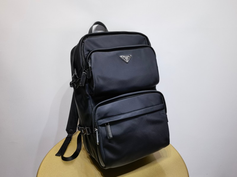 Рюкзак Prada черный