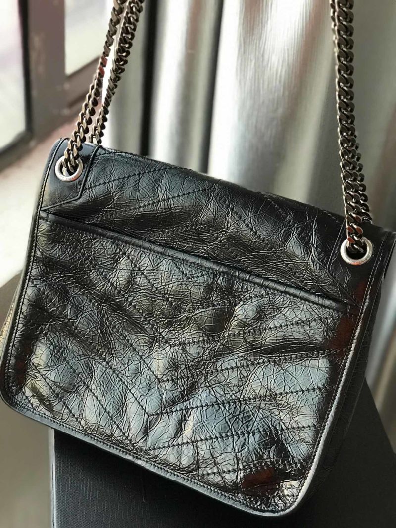 Сумка Saint Laurent Niki из черной мятой кожи
