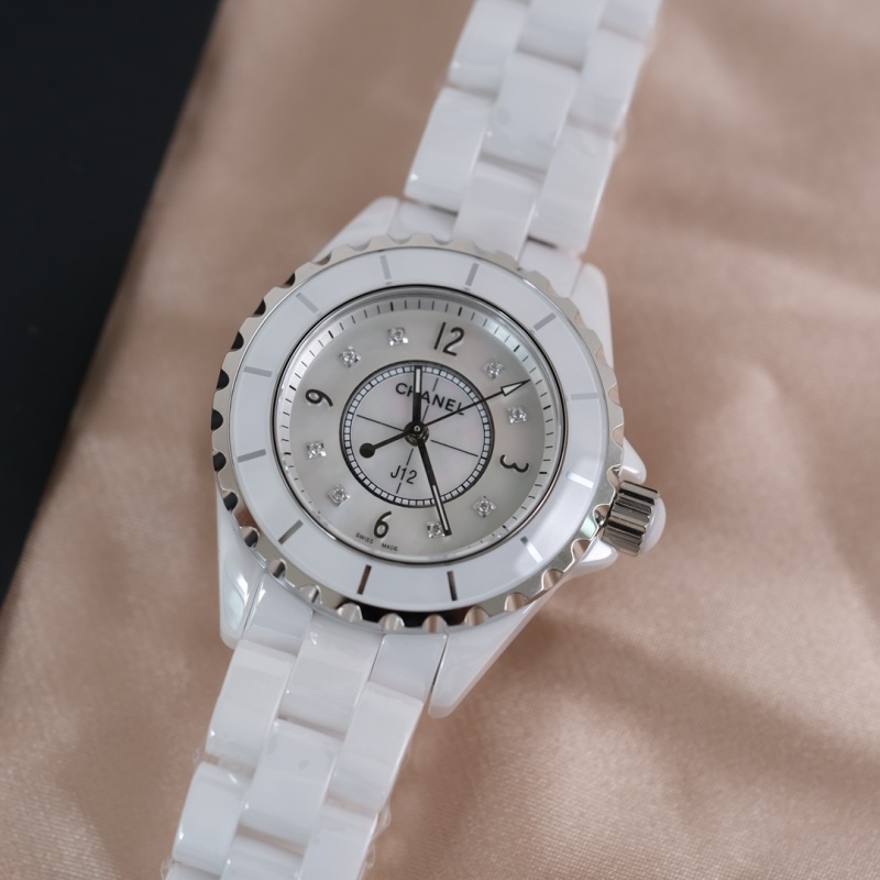 Часы Chanel J12