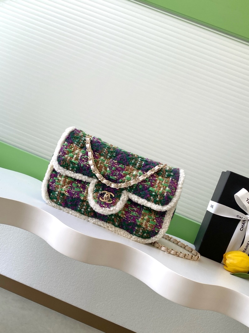 Сумка с цветным твидом и белой оторочкой, металлическая цепь Chanel