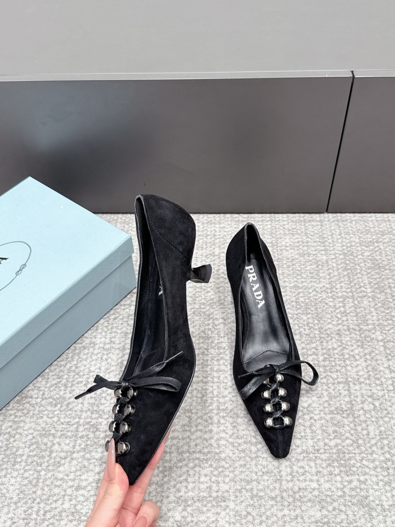 Женские замшевые туфли с декором Prada