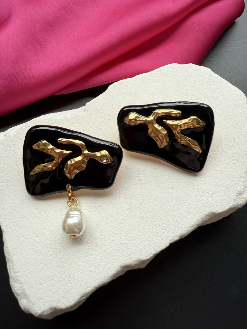 Серьги с жёлтым металлом и жемчугом Schiaparelli