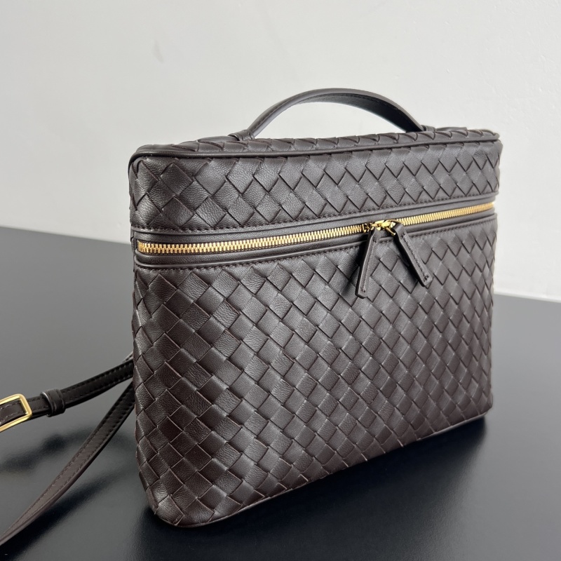 Плетеная косметичка Bottega Veneta