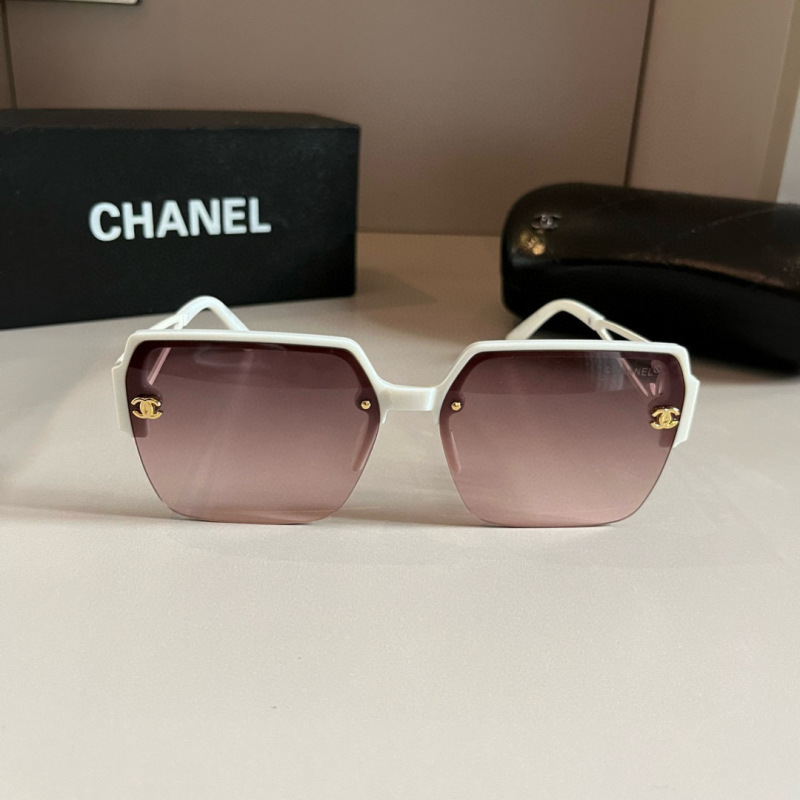 Солнечные очки Chanel