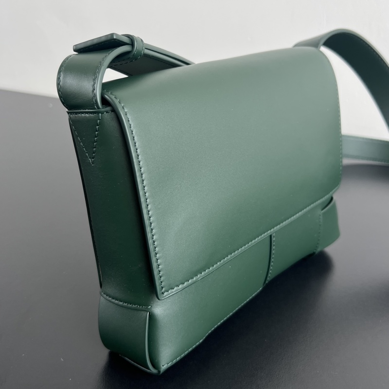Сумка-кроссбоди с магнитным клапаном Bottega Veneta