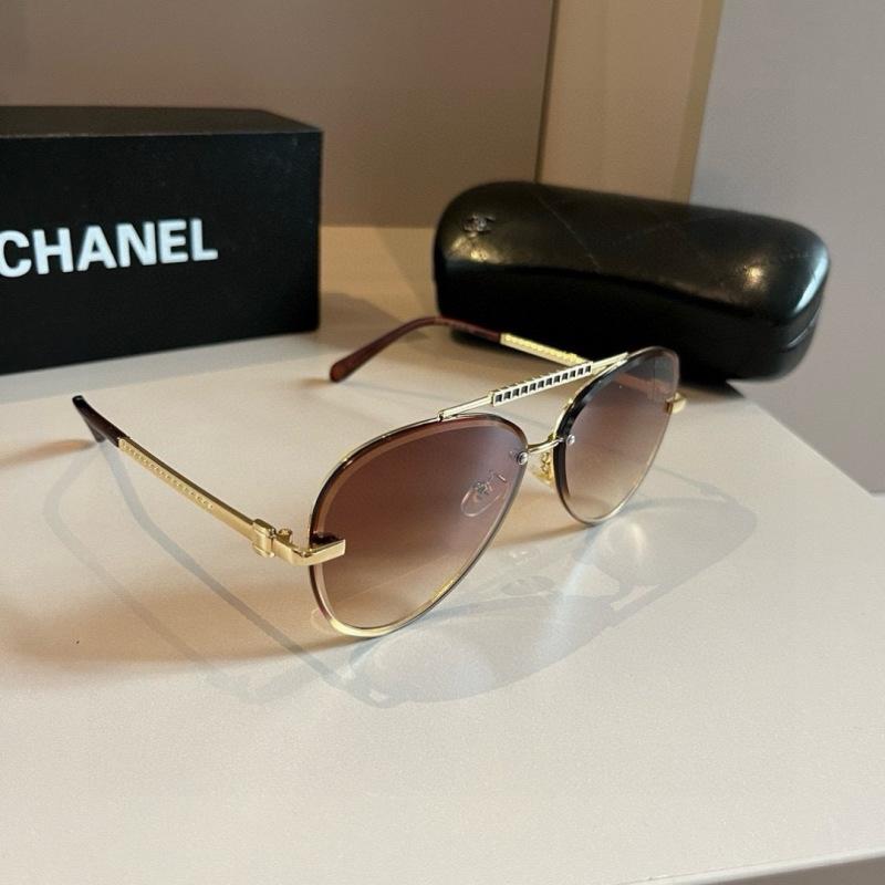 Солнцезащитные очки Chanel