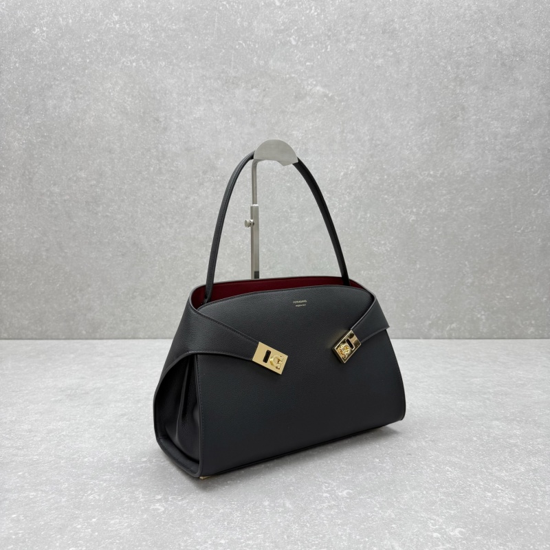 Сумка Salvatore Ferragamo Hug