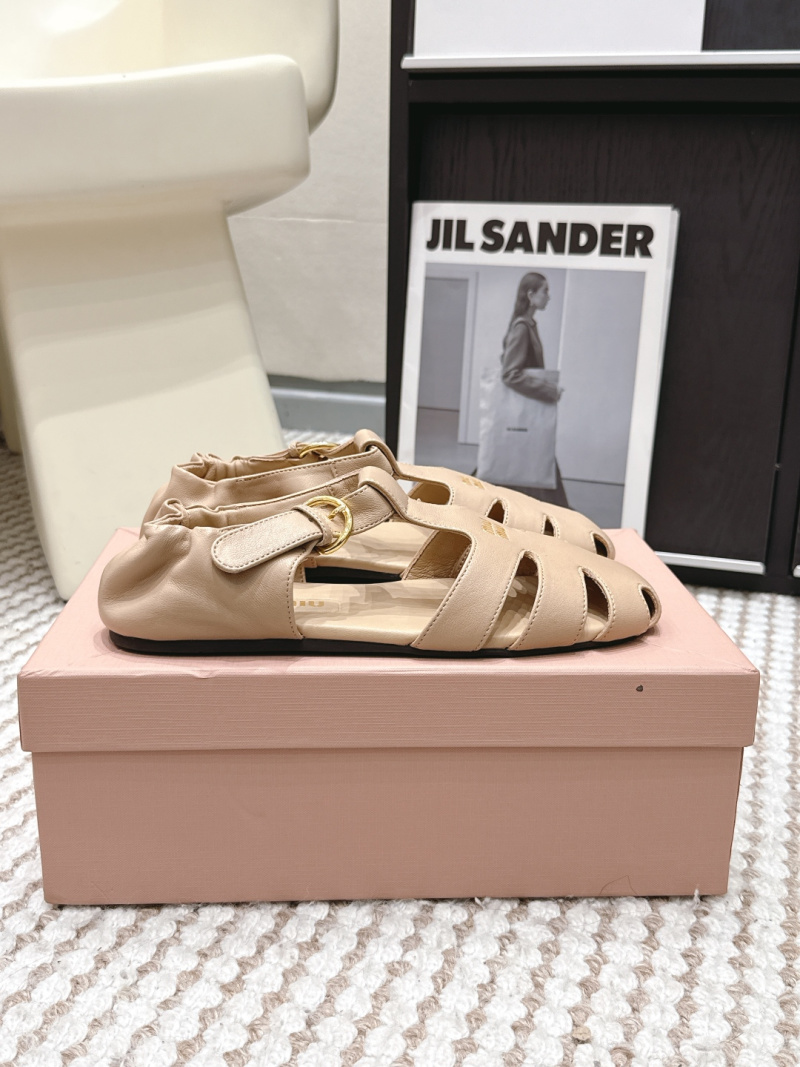 Женские кожаные босоножки Miu Miu, бежевые