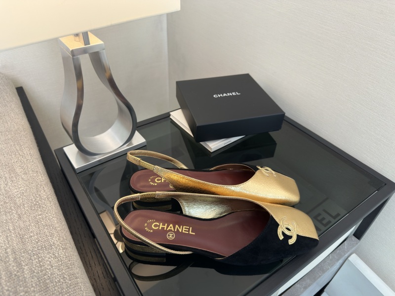 Балетки Chanel черные с золотой отделкой