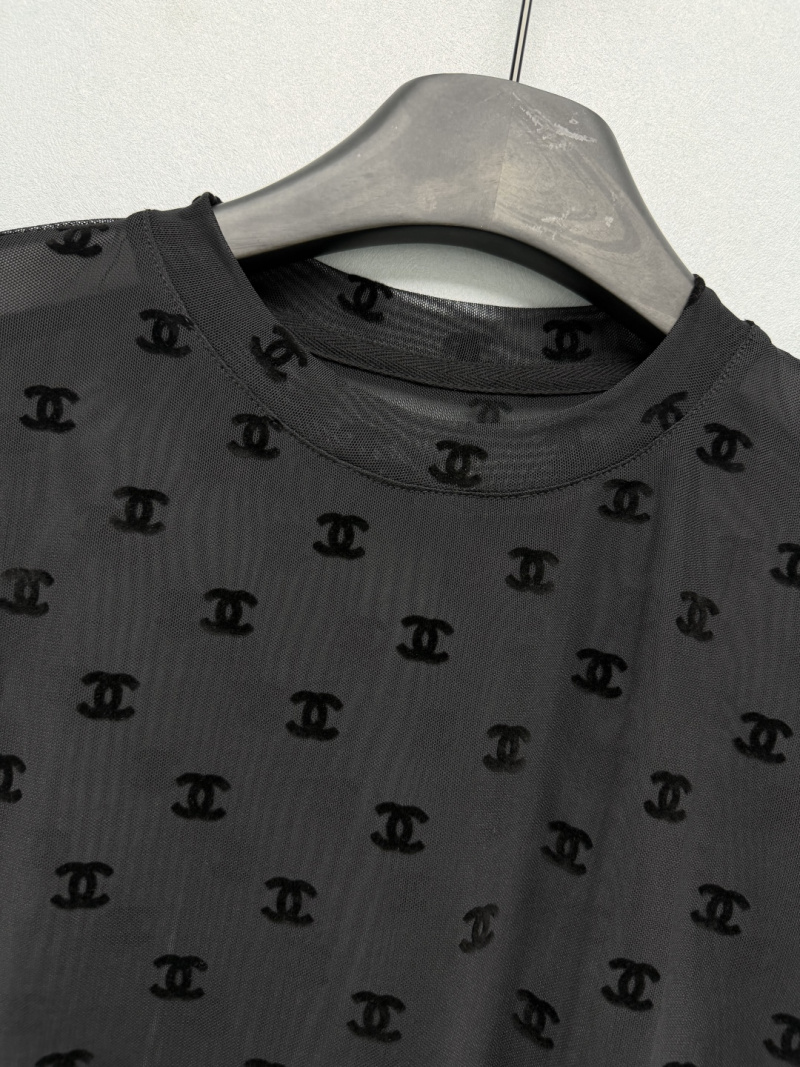 Черная футболка Chanel с монограммой