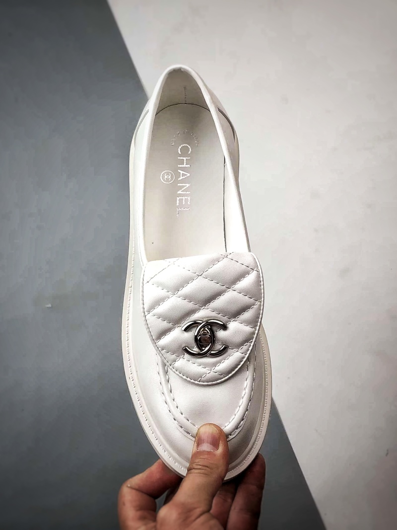 Женские лоферы Chanel из натуральной кожи с дизайном под тартар