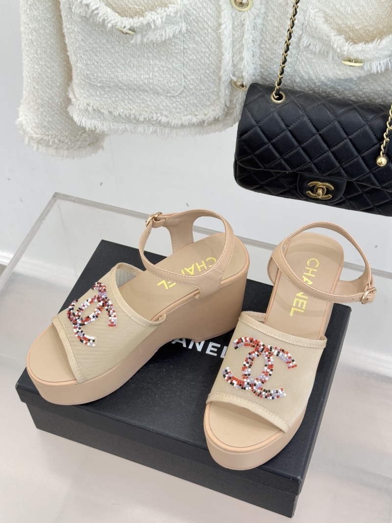Женские сандалии на платформе с бусинами Chanel