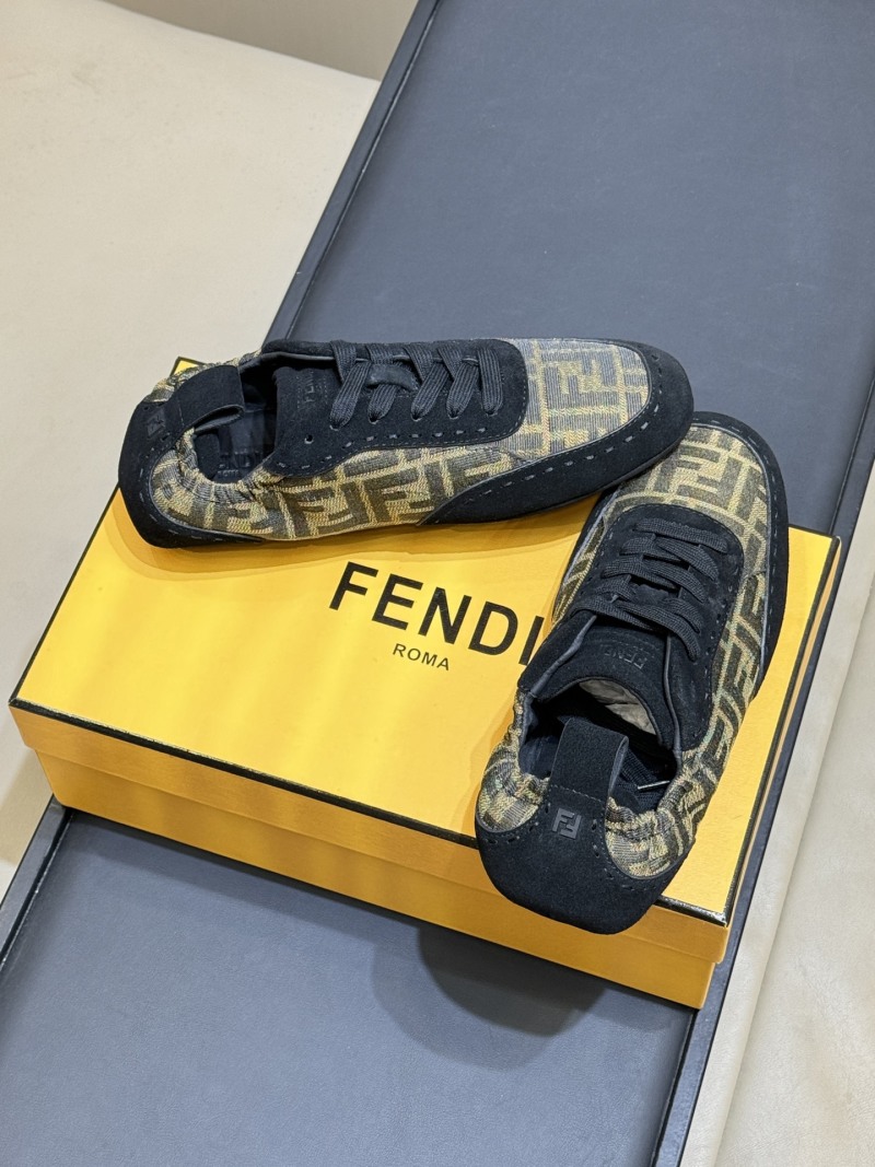 Кроссовки Fendi