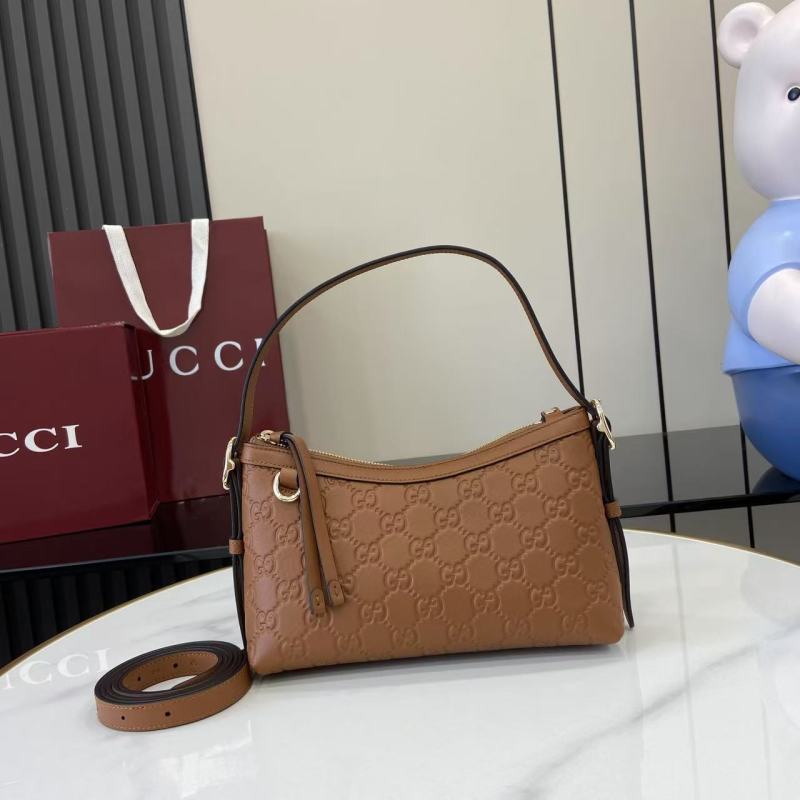 Сумка Gucci с монограммой и ремнем