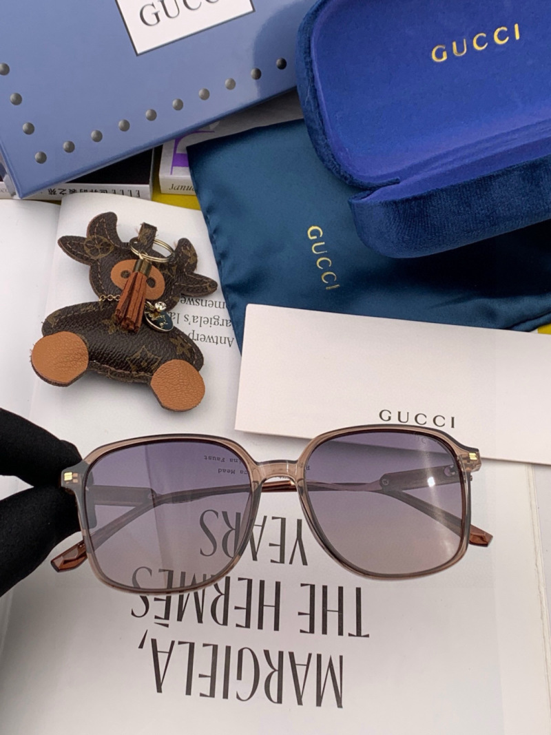 Солнцезащитные очки Gucci, модель G7231