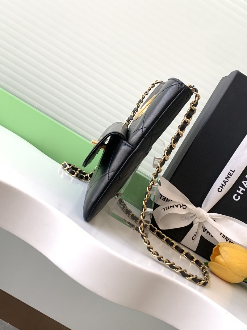 Черная вечерняя сумка с золотой фурнитурой и кольцевой ручкой Chanel