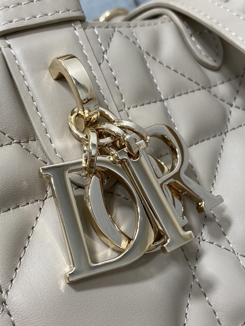 Сумка Dior Lady Dior бежевая