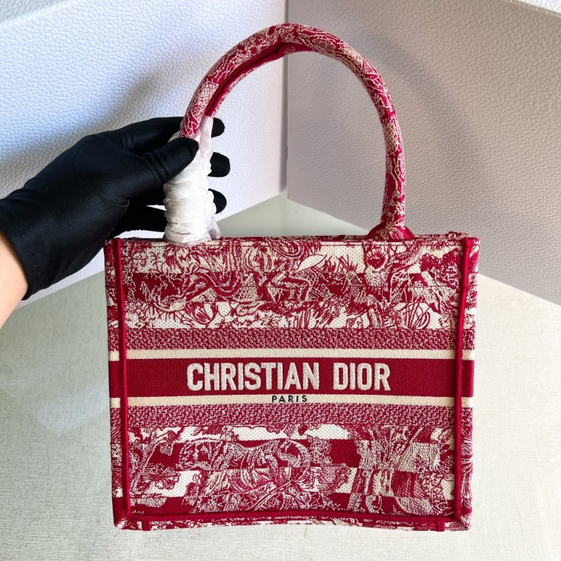Сумка Christian Dior с тиснёным узором зоопарка
