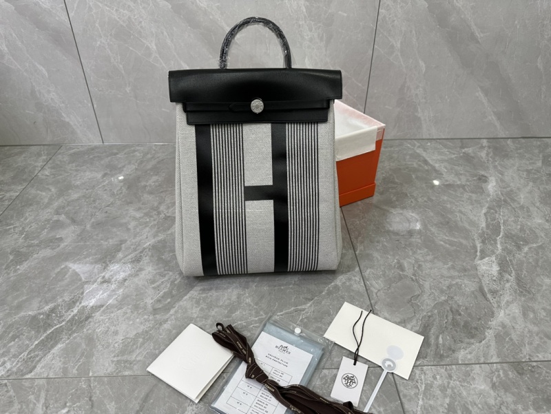 Canvas рюкзак в черно-белую полоску Hermès