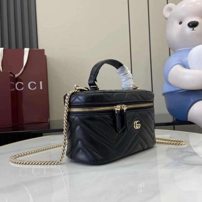 Черная сумка Gucci с цепочкой