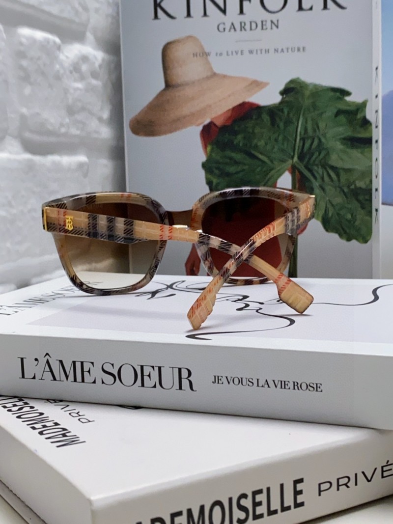 Очки солнцезащитные Burberry BE5446