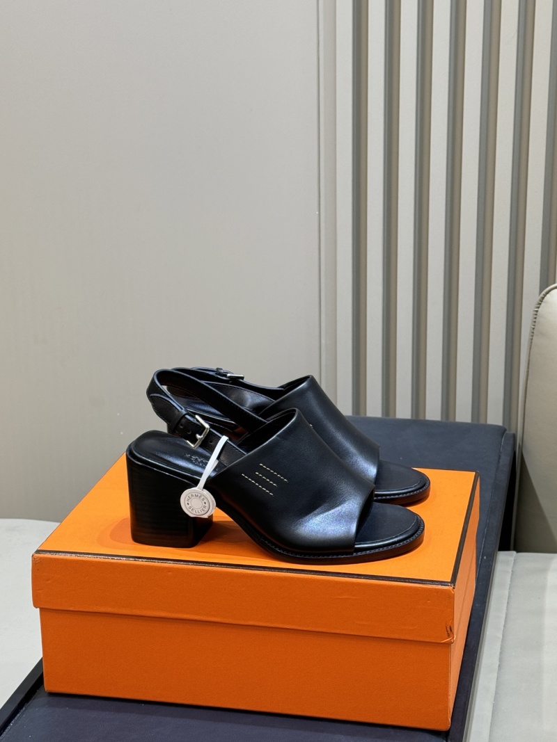 Женские черные босоножки на каблучке с ремешком Hermès