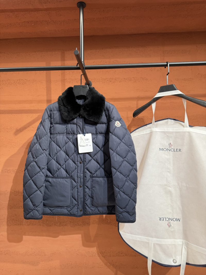 Пуховик Moncler