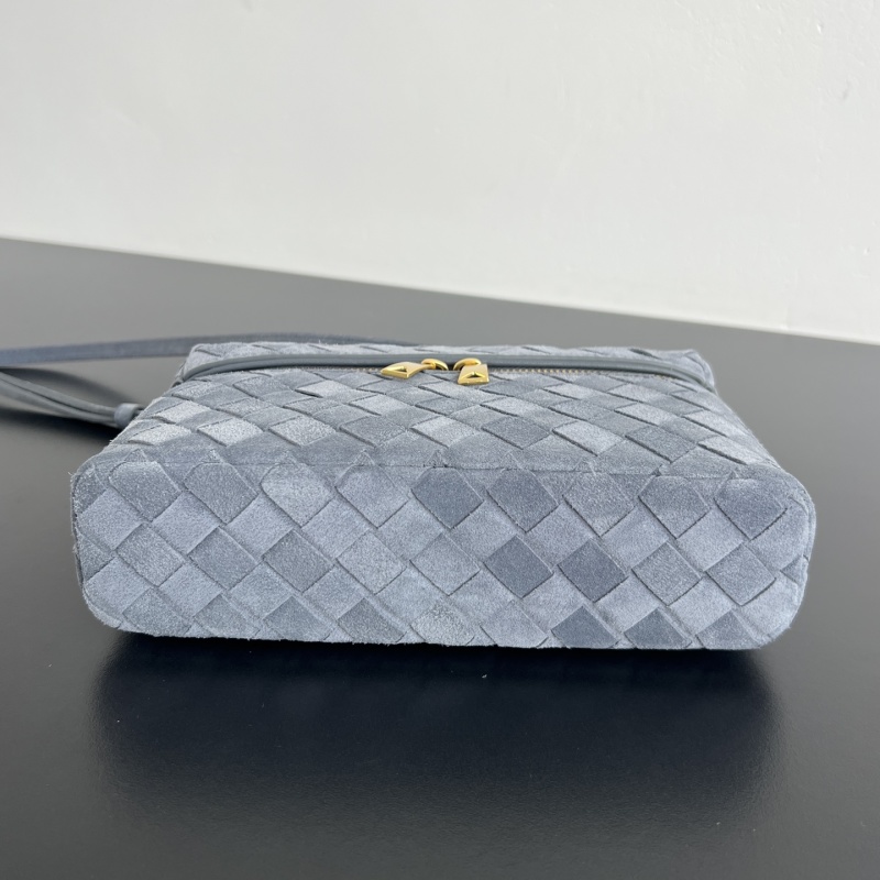 Косметичка из плетеной замши Bottega Veneta