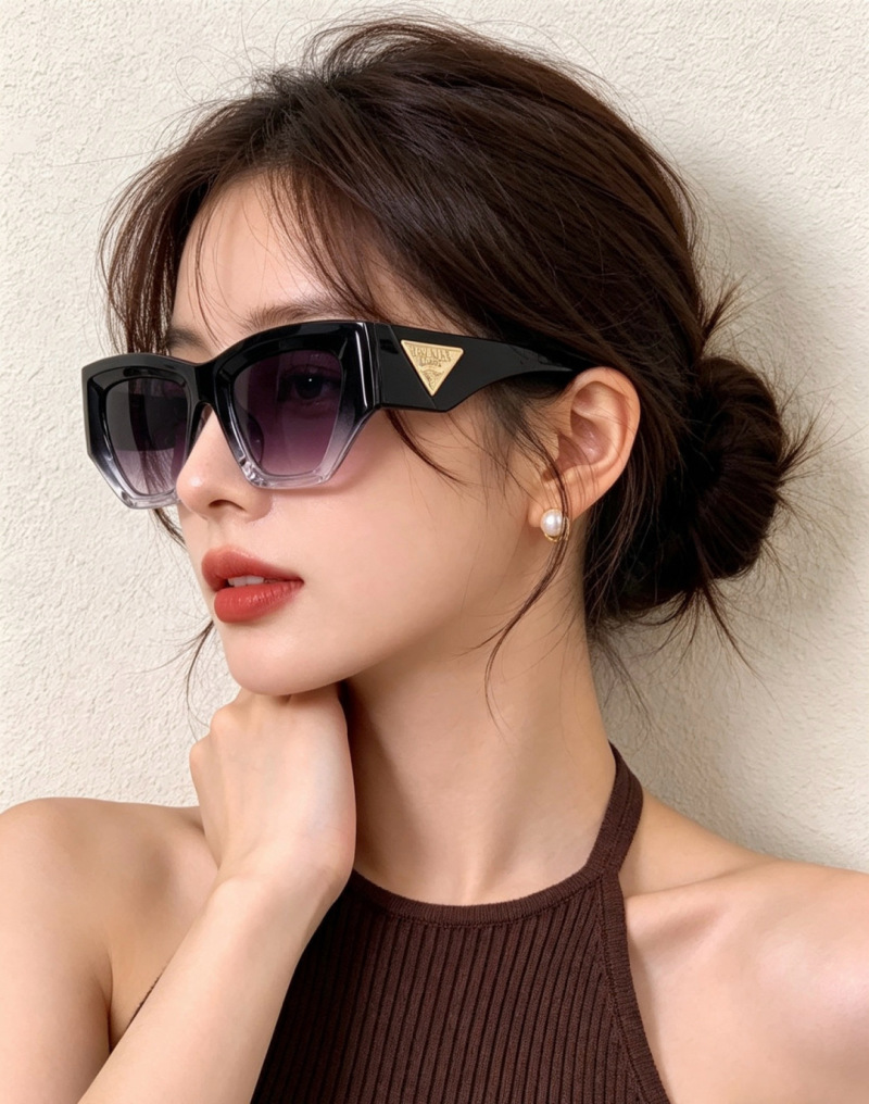 Солнцезащитные очки классическая квадратная форма Prada