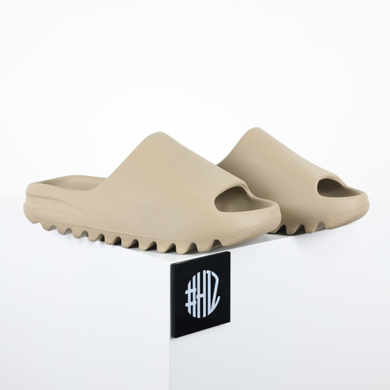 Сандалии Yeezy Slide Soot
