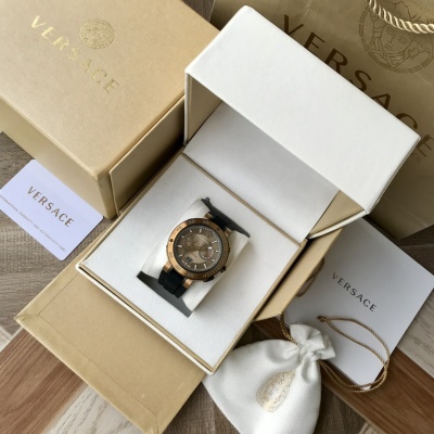 Часы Versace
