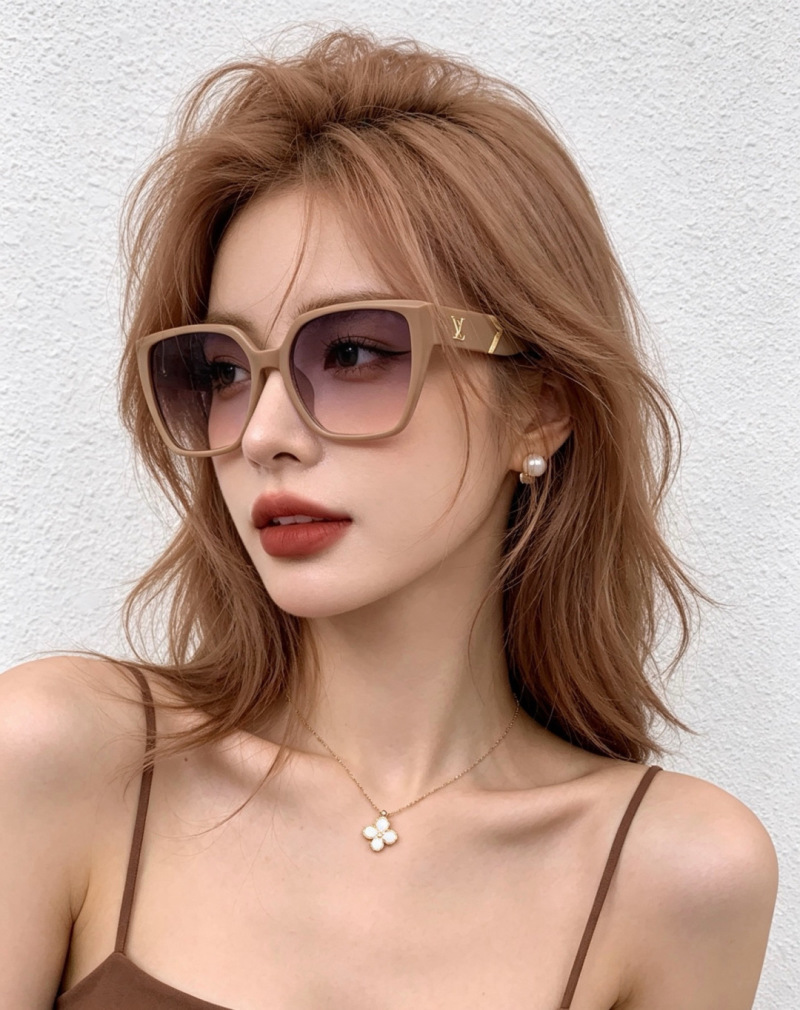 Женские солнцезащитные очки, бежевая оправа, градиентные линзы Louis Vuitton