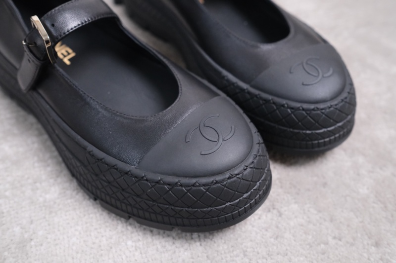 Черные кожаные туфли-мэри джейн на утолщенной подошве Chanel