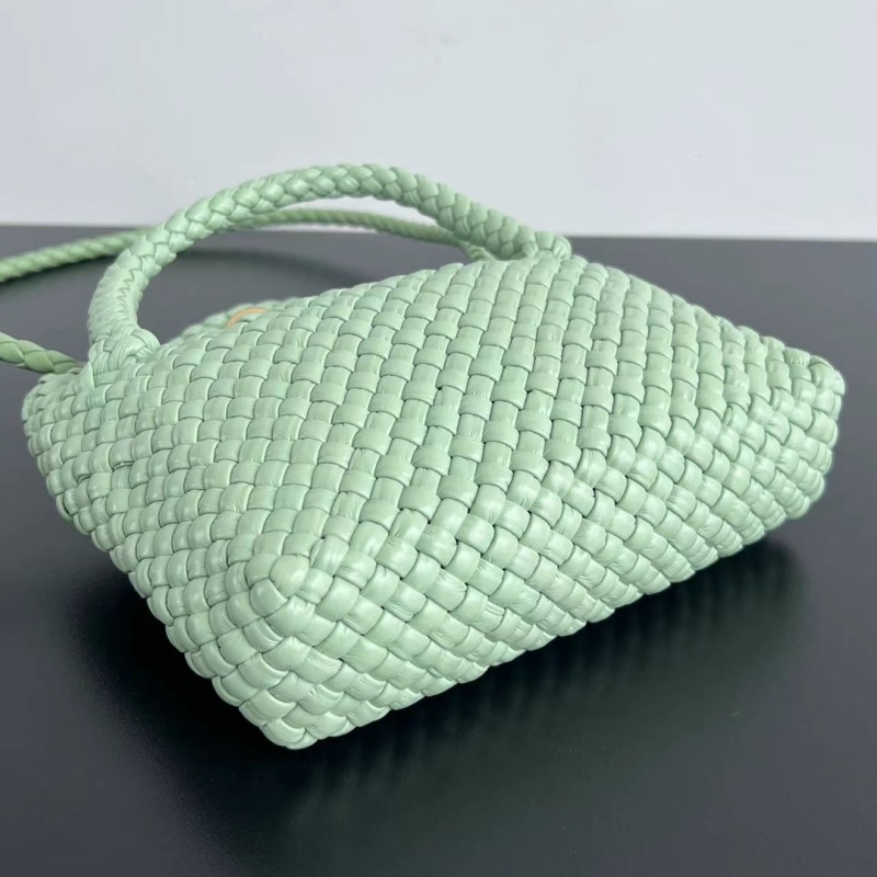 Мини сумка Bottega Veneta с плетением и золотым замком